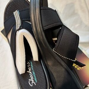 Sketchers BRAND NEW (in box w/tags) Wedge Sandals, size 9 “Rumblers Risk Taker”